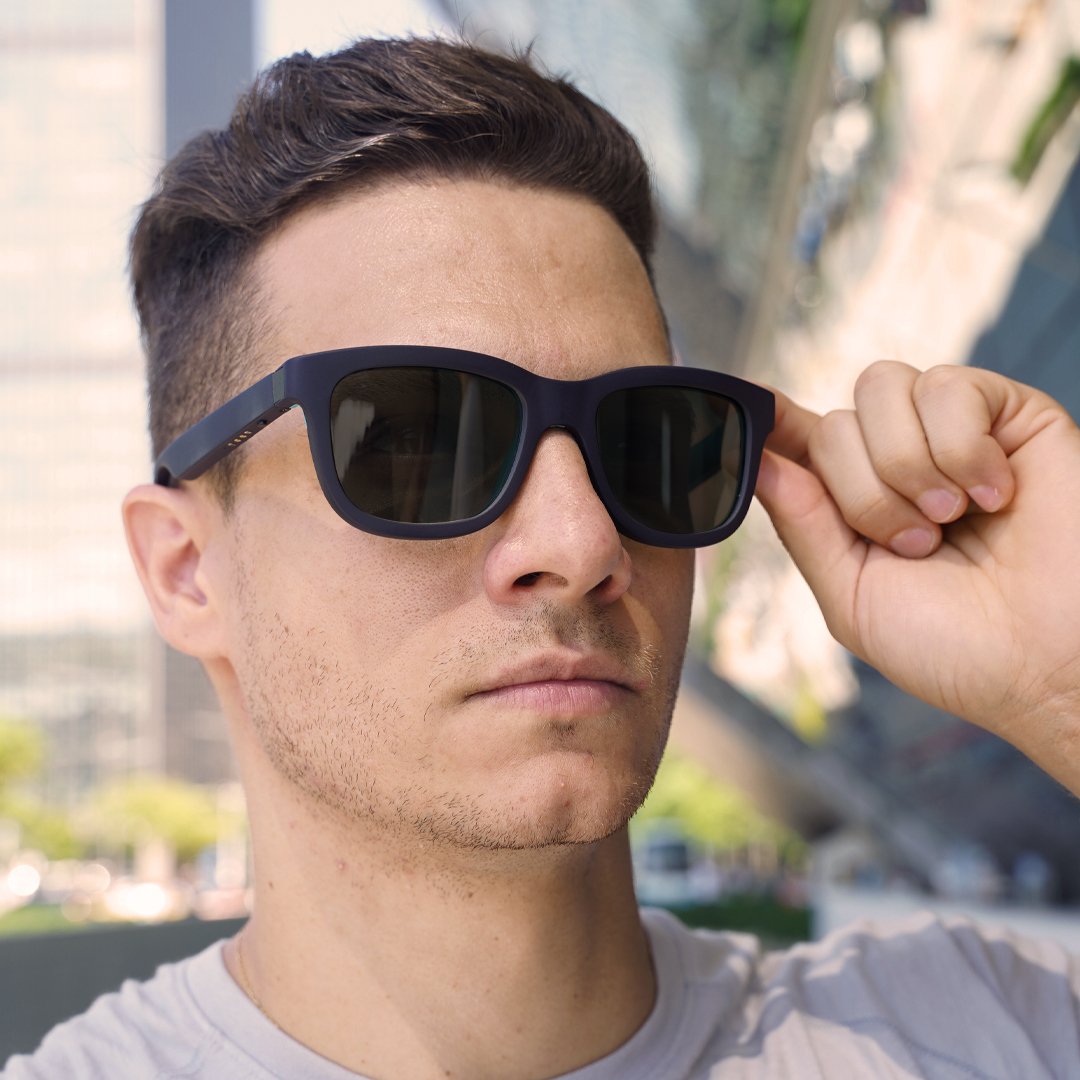 EyeQ  Occhiali da sole intelligenti con lenti regolabili e sistema audio integrato. 🔥 Offerta esclusiva per te! 🔥